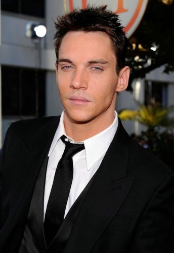 jonathan-rhys-meyers-showtime-tcas-03.jpg
