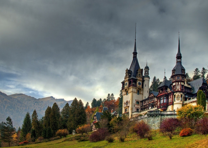 castelul_peles_sinaia_-_vedere_panoramica1.jpg