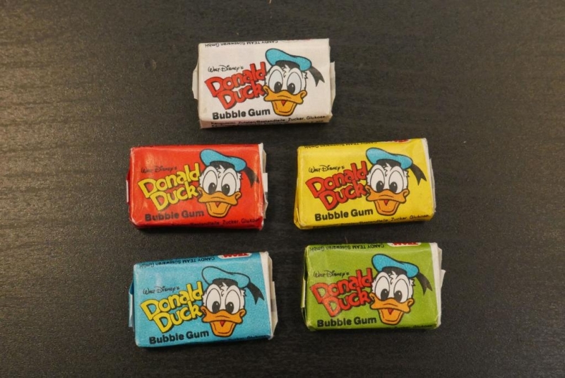 zhvachka_donald_duck_team_2_ja_serija_germanija_1990_e_komplekt_5_shtuk_v_ideale.jpg