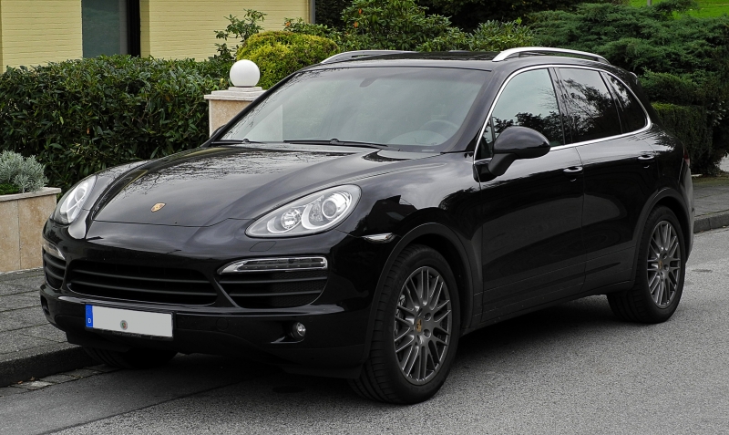 Porsche_Cayenne_S_(92A)_–_Frontansicht,_10._Oktober_2011,_Wülfrath.jpg