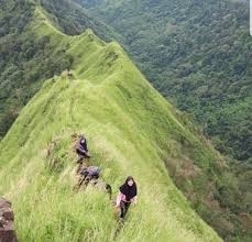 gunung piramid.jpg