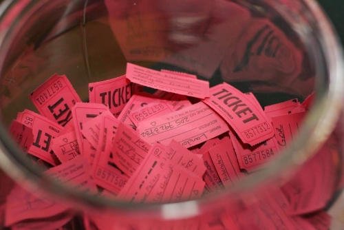 raffle.thumb.jpg.e06a1f93b6ea2dc83ce742668f3dcb63.jpg