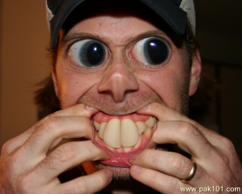 Funny-Scaring-Big-Eyes-Picture.png