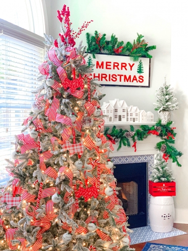 Red-and-White-Christmas-Tree-Decor-20.jpg