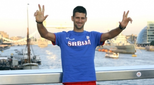 djokovic srbija tri prsta.jpg
