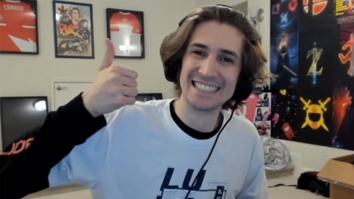 xqc-smiling-thumbs-up.jpeg