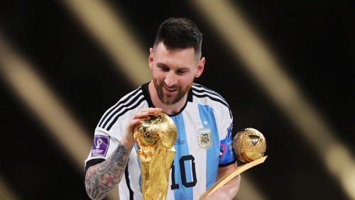 leo-messi-toca-copa-mundo-futbol-ganar-final-argentina_98.webp