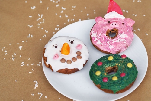 KuneCoco_Rezept-Weihnachtliche-Donuts_Schwein-Schneemann-Tannenbaum.jpg