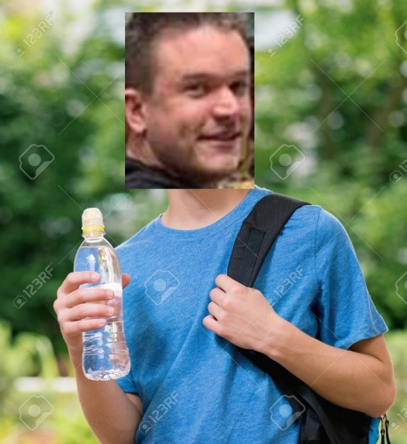 60003913-ado-garçon-12-14-ans-avec-cartable-et-une-bouteille-de-frais-adolescent-étudiant-posant-à-l.jpg
