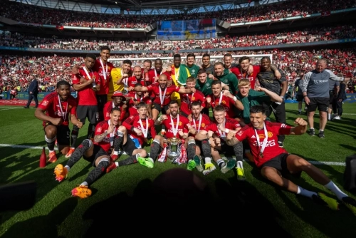 manchester-united-players-celebrate-emirates-904964378_1b9bc5.webp