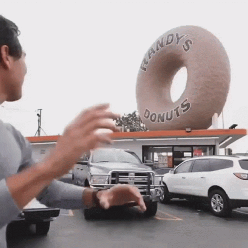 RandysDonutsZachKingGIF.gif.79ad69ce9716305188152b967cd0d91c.gif