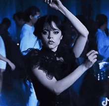 morticiaaddams.gif.2aefdd6034c334adedefd0e5c1bba791.gif