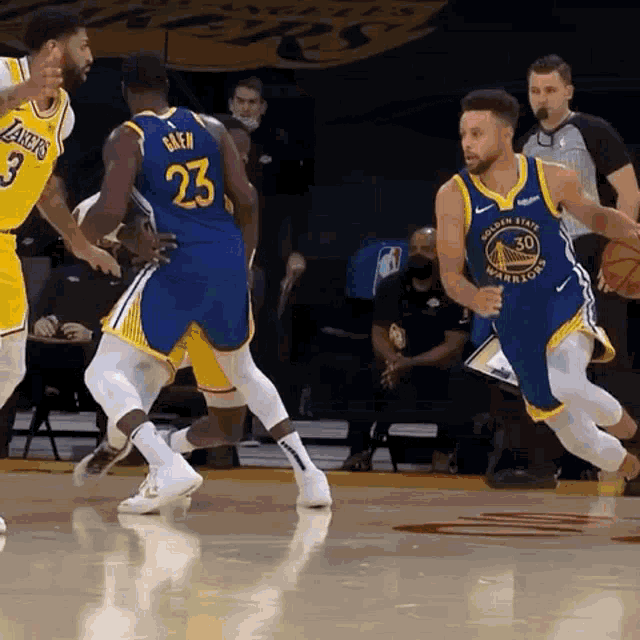 steph-curry.thumb.gif.3a5298807725e1c1c9818e1d3d27522a.gif