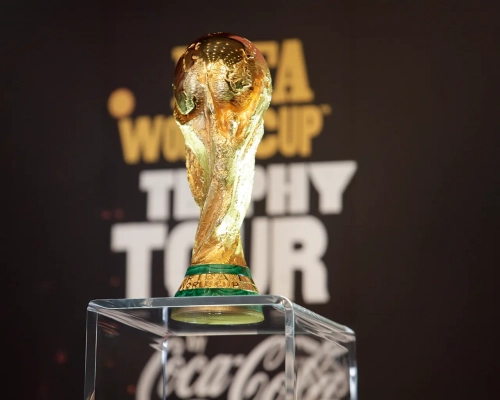 campaign-card_fifa-wc-2026_trophy-tour_desktop.webp